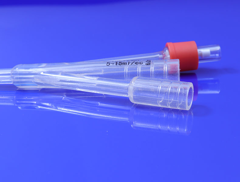 三腔導(dǎo)尿管哪個是用來沖洗膀胱的？