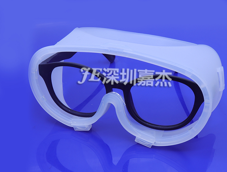 防止飛沫傳播，護目鏡是必不可少的